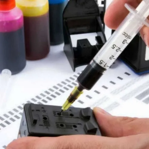 Recarregando cartucho de tinta de impressora